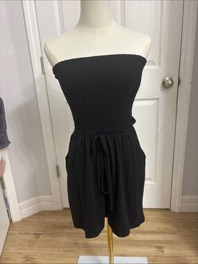 Zenana Outfitters Black Strapless Smocked Romper
